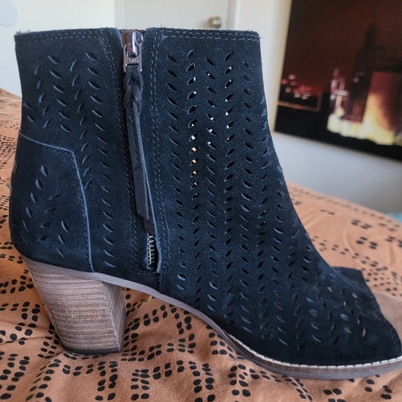 EUC TOMS Majorca Black Suede Cutout Peeptoe Bootie Women 10 - Picture 6 of 12